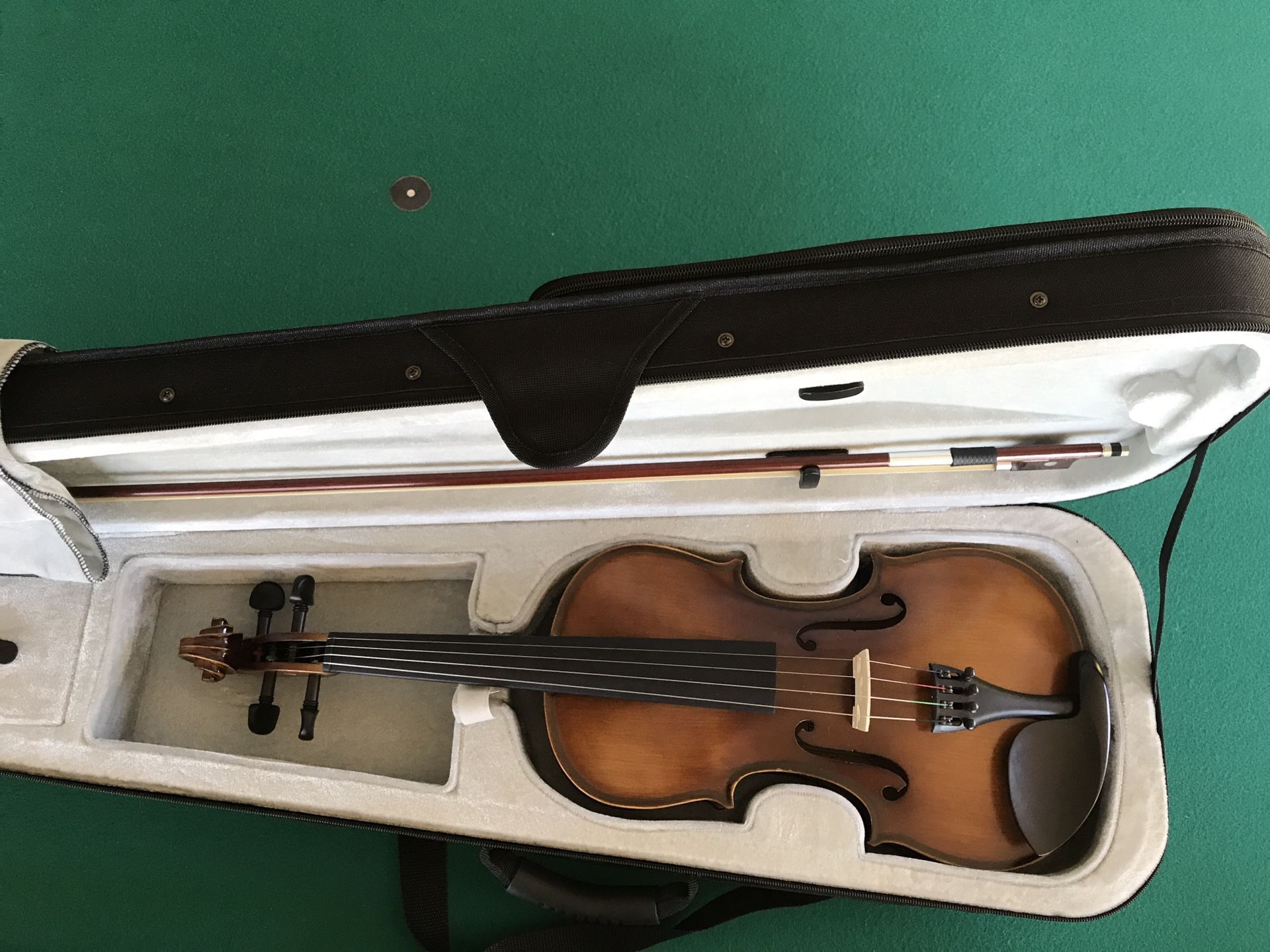 New 4/4 Violin With Case, Bow And Snark Tuner