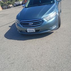 2010 Ford Taurus