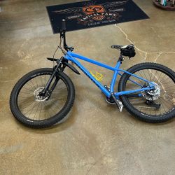 Specialized fuse 27.5 medium front shock bicycle