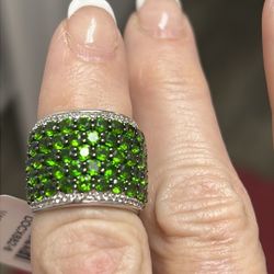 Ladies ring size 6 round Russian chrome diopside with round white Zircon SS band