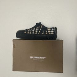 Burberry Sliced Shoes 