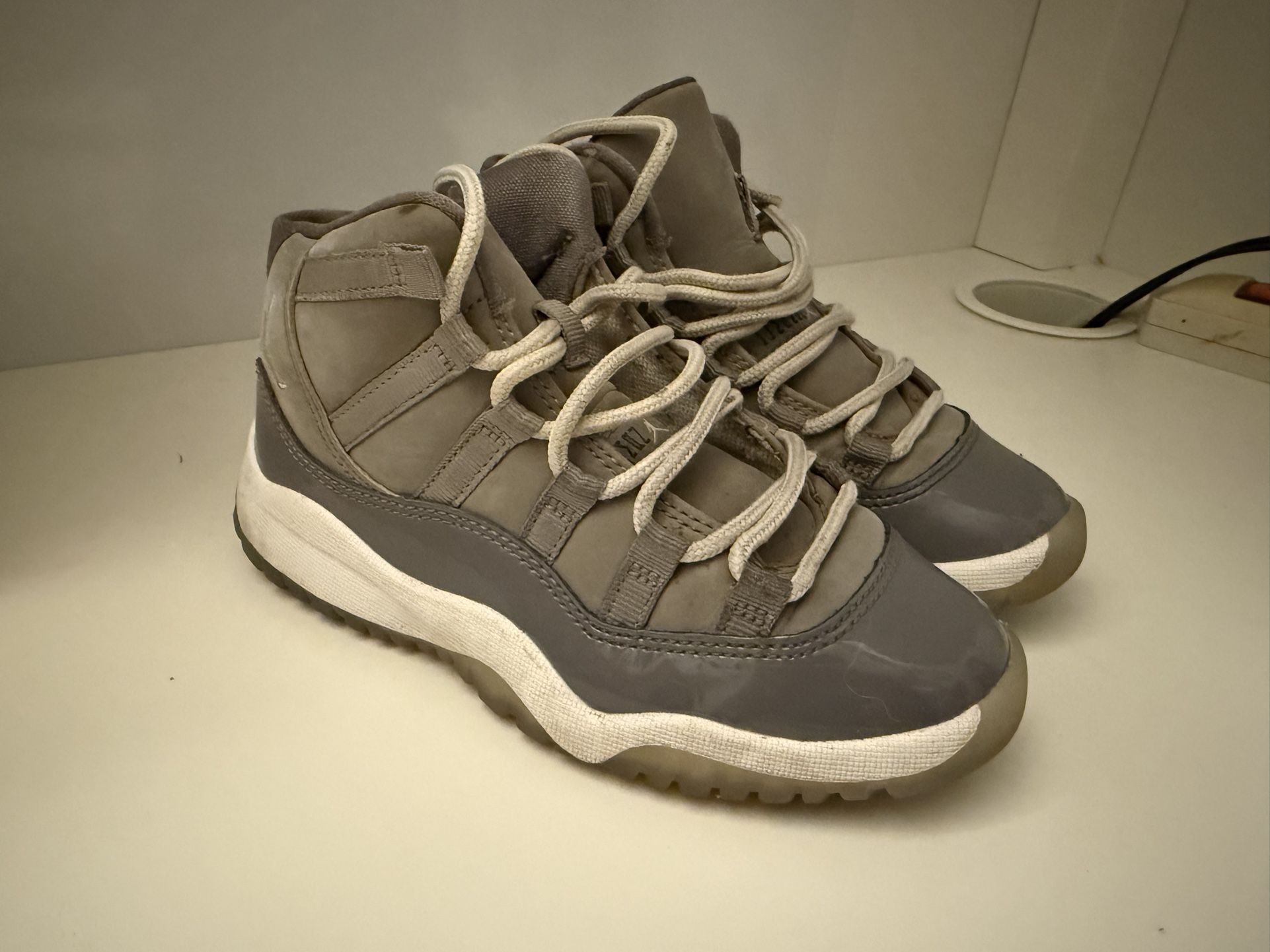 Jordan 11 (Cool Grey)
