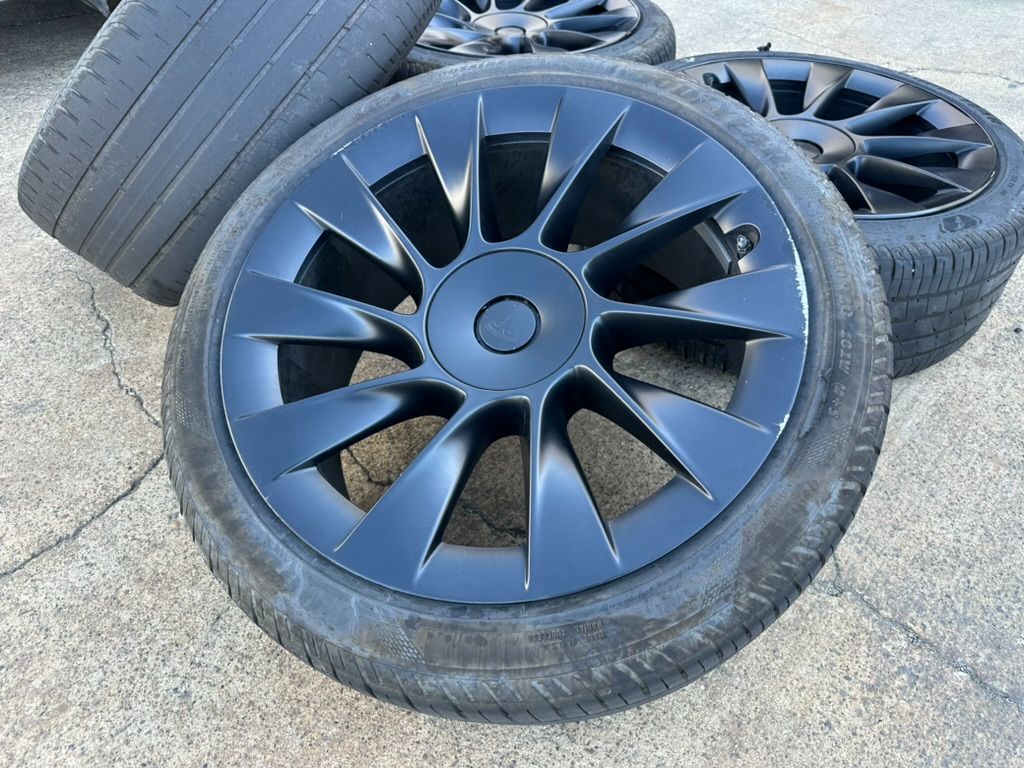 Set Tesla Model Y Induction Rims Tires 255/40/20 35%