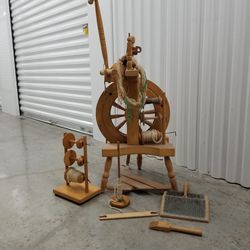 Working Spinning Wheel