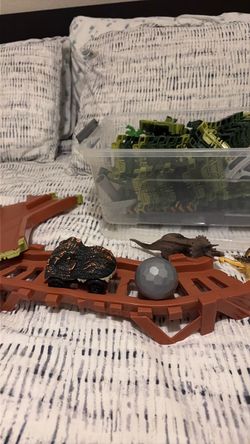 Dinosaur Track Toy Set with Figures