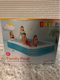 Family size blowup pool