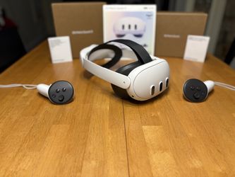 Meta Quest 3 VR Headset + Controllers + Extra Battery Pack (Complete Set)