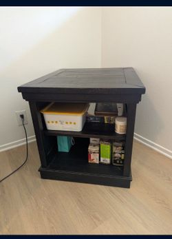 Dresser/ Nightstand