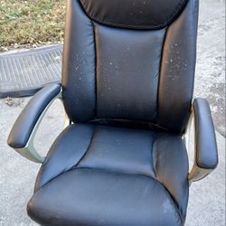 Pneumatic Leather Office Chair 