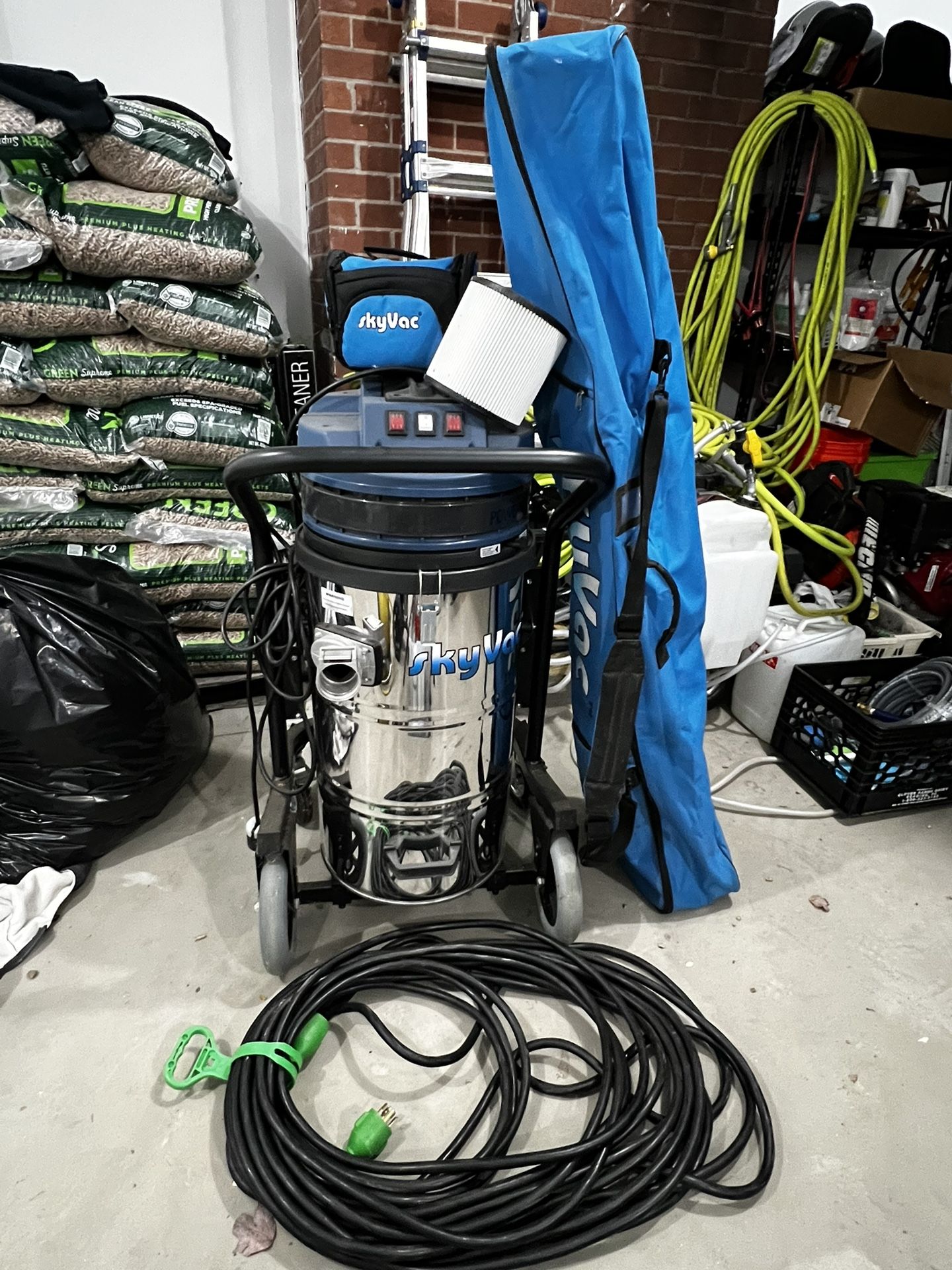 Sky Vac Gutter Vacuum