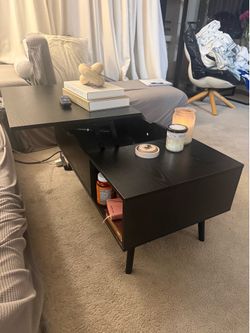 Modern Lift Top Coffee Table with Hidden Storage – Like New