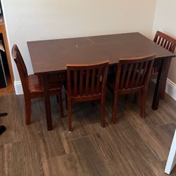 Pottery Barn Kids Table And Chair Set (4 Chairs)