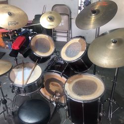 Pearl Export Series 5 Piece Drum Set Loaded.