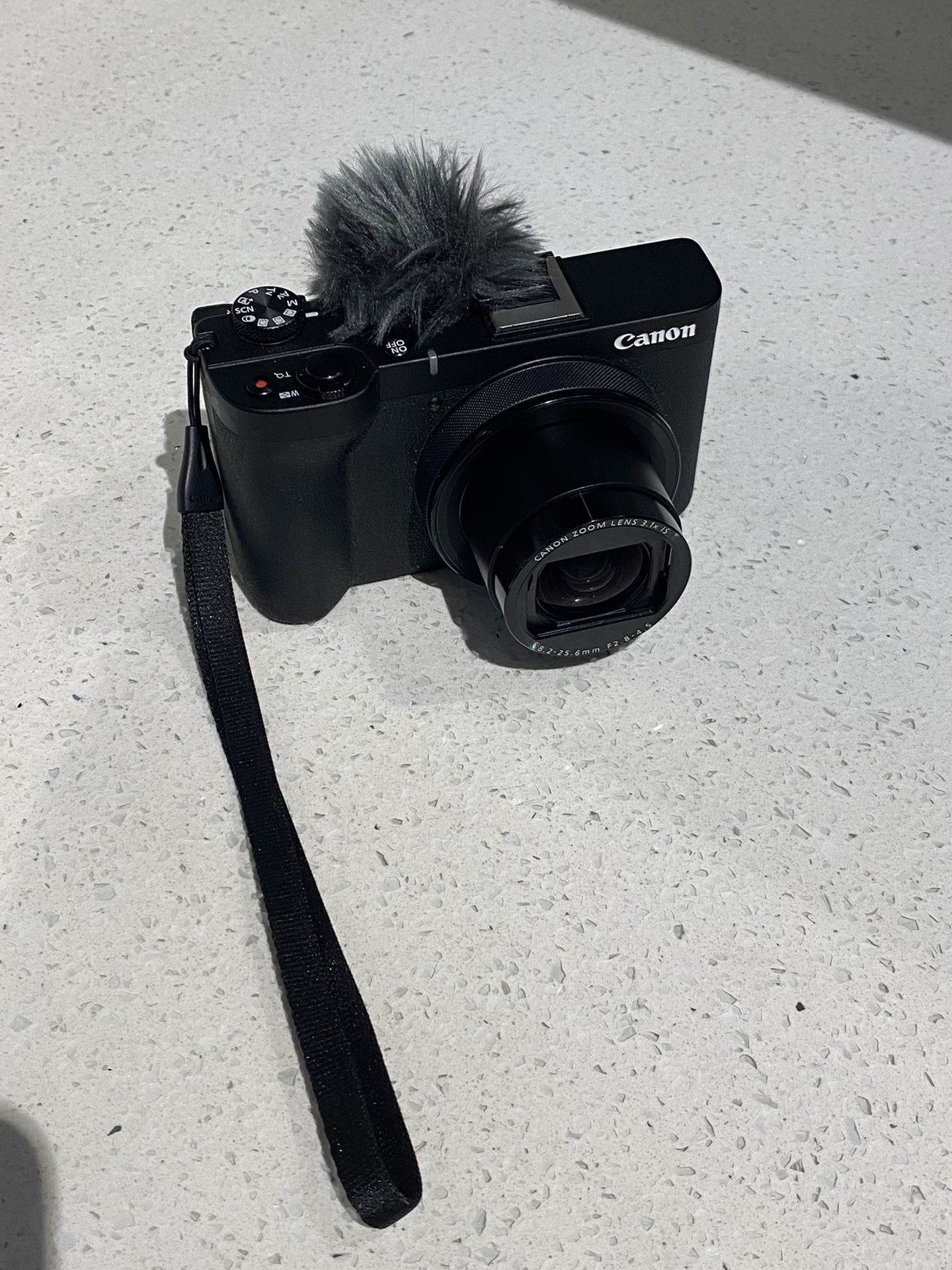 Canon Powershot V1 (4K Digital Camera)