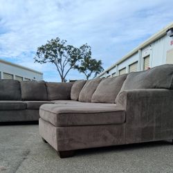 Free Delivery! Grey 3 Piece Sectional 