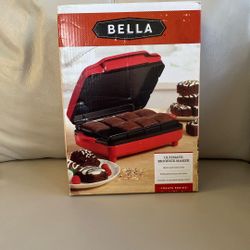 Brownie Maker by Bella