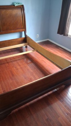 Queen Size Sleigh Bed