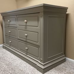Gray Solid Wood 6-Drawer Dresser