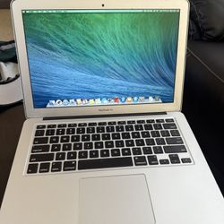 MacBook Air (13” early 2014) INTEL i5 - 4260U, 4GB RAM, 128GB HD