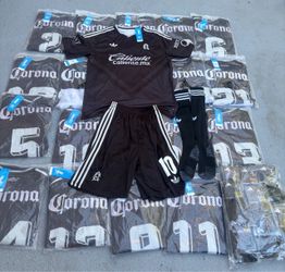 20 sets Club America home and away and Barcelona Soccer uniforms ready to pick up or i can ship them any where in the US 40$ each set includes jerseys