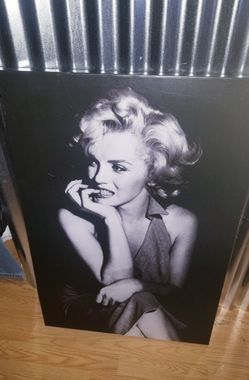 Marilyn monroe canvas picture..size 3ftx2ft..Like New