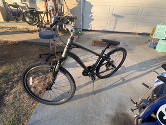 Adult Mountain Bike with Front Suspension