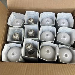  cases GE Lightning high intensity discharge lámps asking $5 Each  2 cajas de focos grandes comerciales at $5 cada 1 