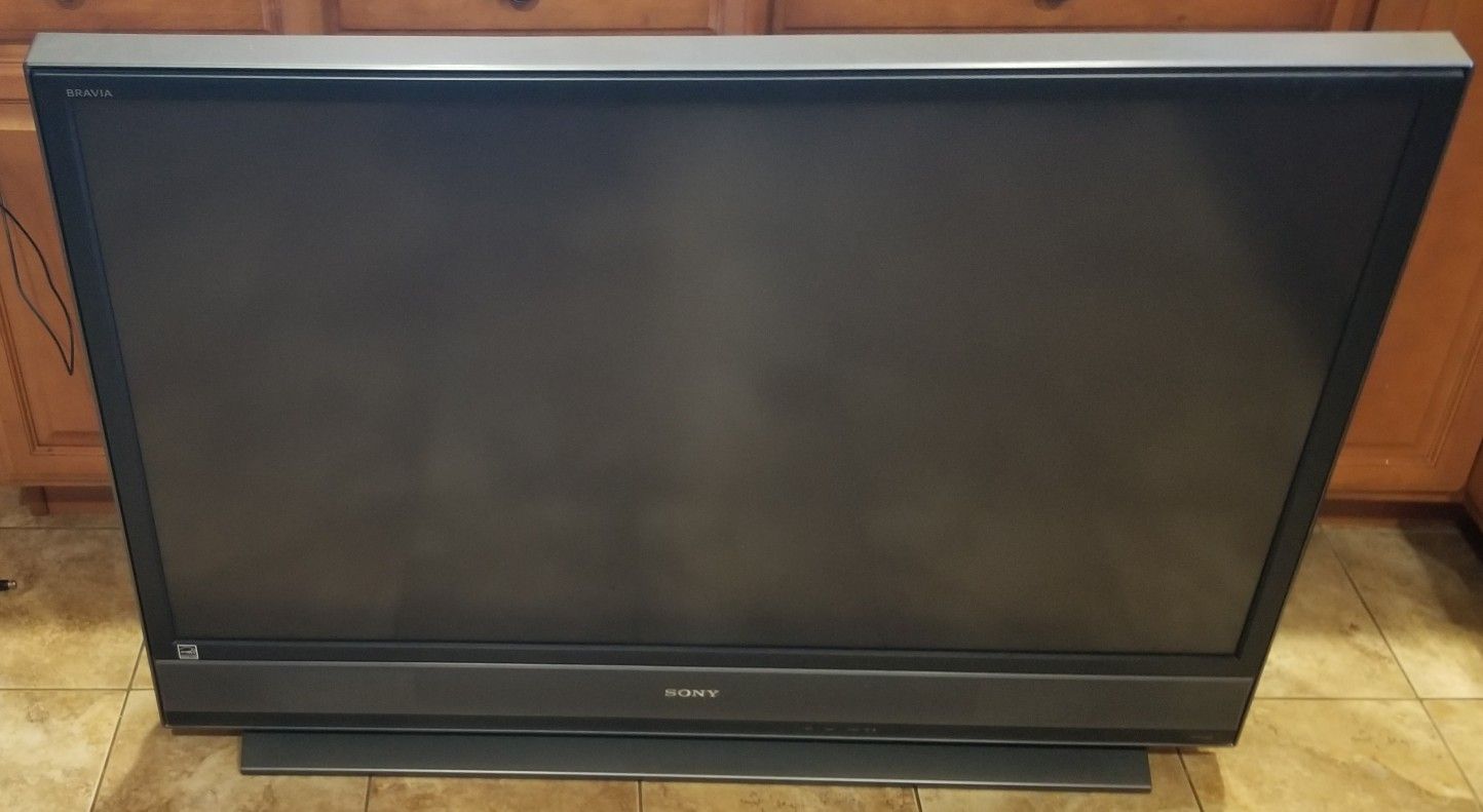Nice Sony Bravia KDF-50E3000 50" Rear Projection TV Television