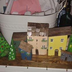 SCRAP WOODEN HOUSES KEYHOLDER