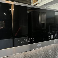 New LG ThinQ  1.7 cu. ft. Over-The-Range Microwave 