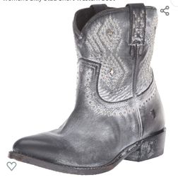 FRYE |POPULAR BRAND Women's Billy Stud Short Western Boot