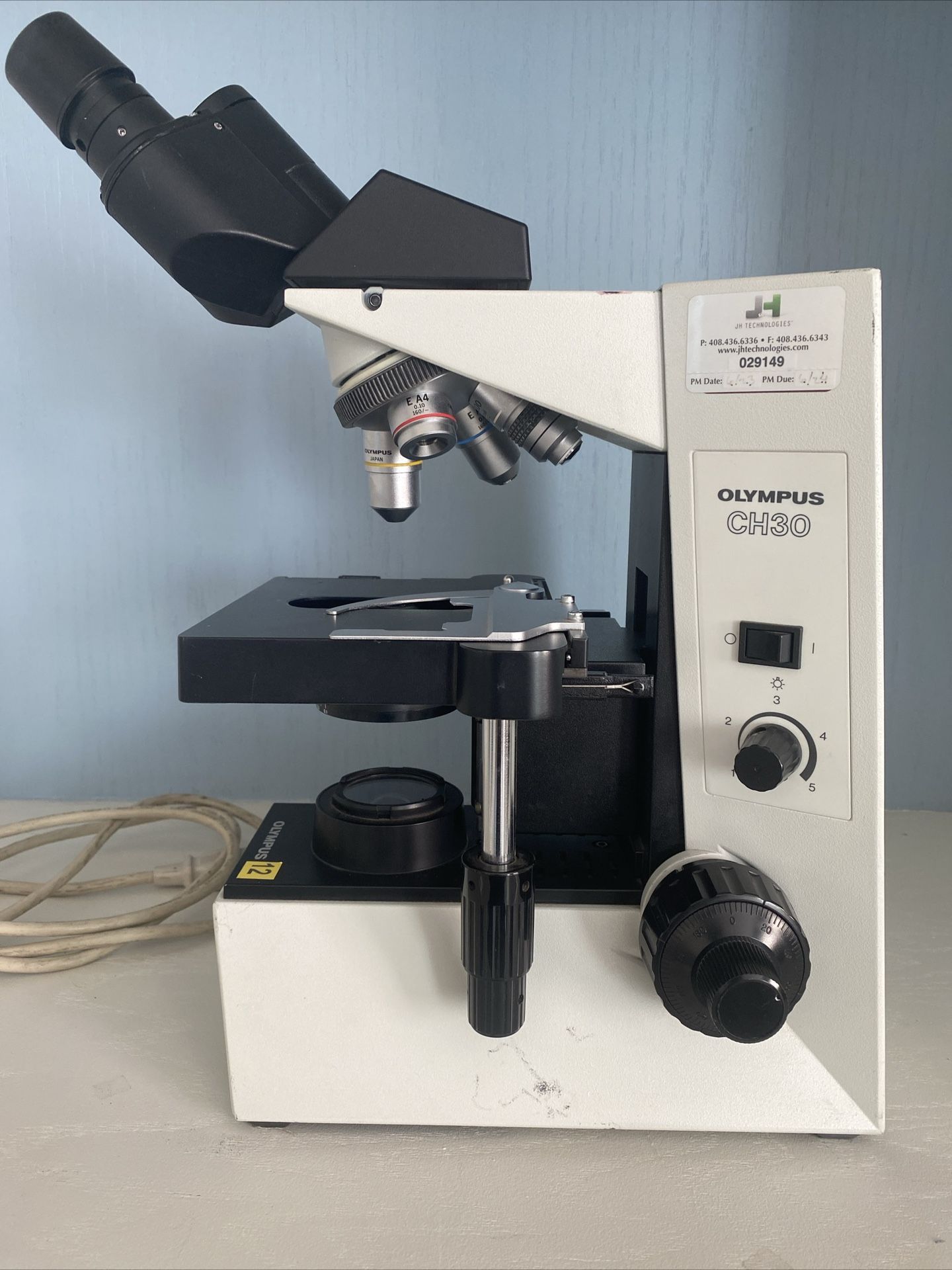 Olympus CH30 Binocular Microscope 4X , 10X, 40X, 100X Ch30rf100 Optical