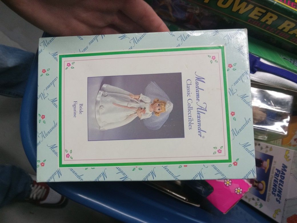 Madame Alexander Classic Collectable Bride Figurine New In Box 30 Dollars