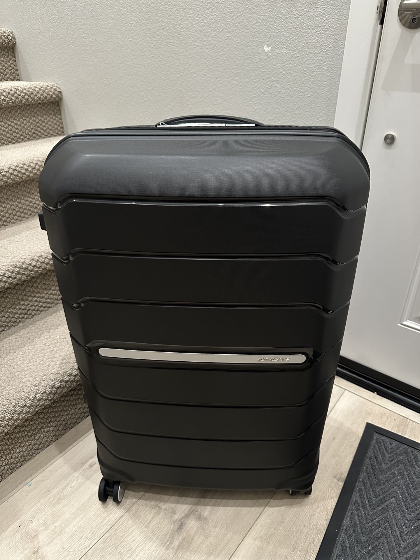 Samsonite Luggage - 28 Inch