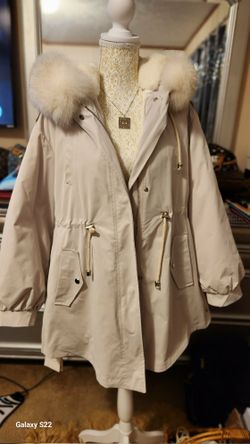 NWT GOUCHION SIZE LARGE Cream  Jacket with Fur Hood Trim