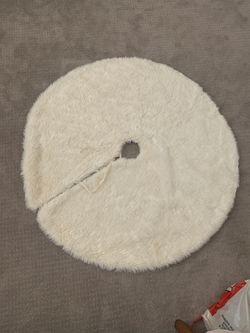 Fur tree skirt