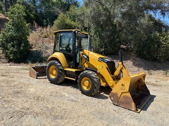 Caterpillar 415 landscape skip loader tractor
