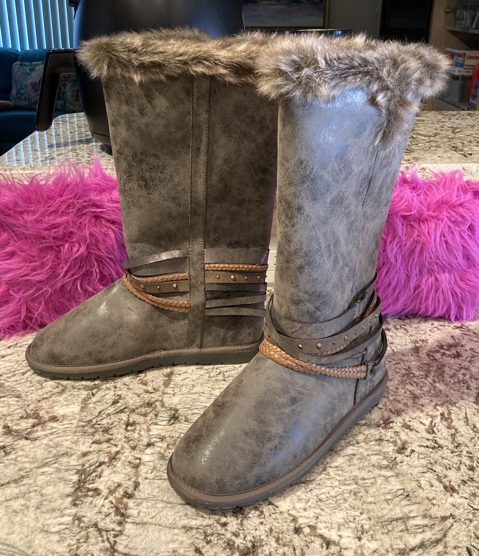 NEW Warm Fuzzy Boots Novaschotia Brown Faux Fur lined Boots - Size 10- Size 9.5/10