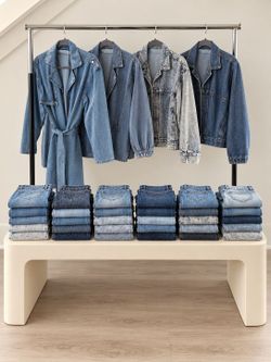 Huge Women's Denim Clothing Lot; Sizes 6-10
