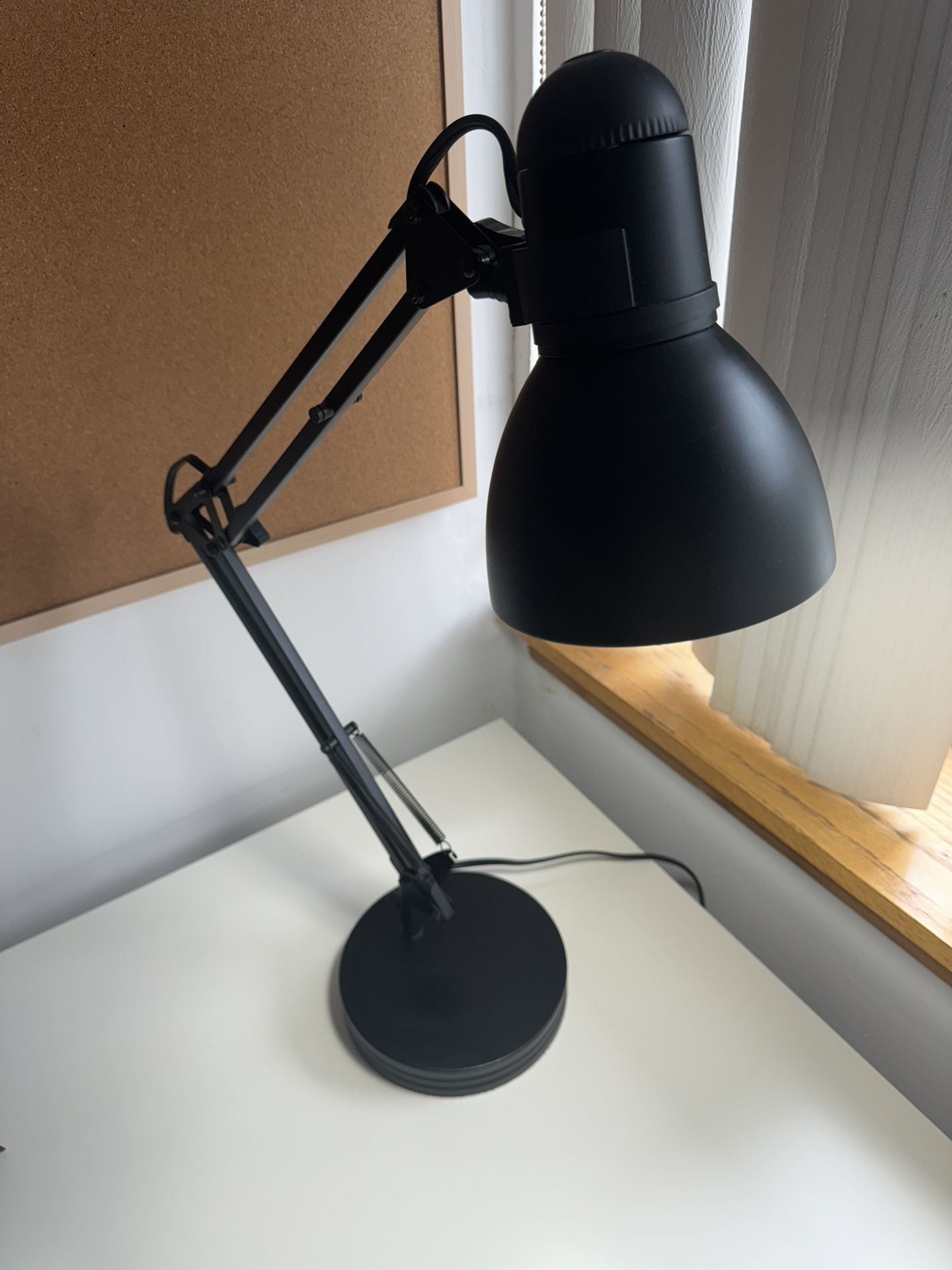 BLACK ADJUSTABLE DESK LAMP