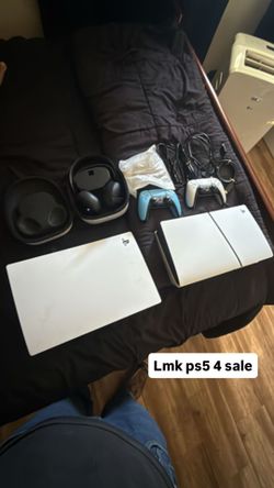 PS5 and PS5 slim