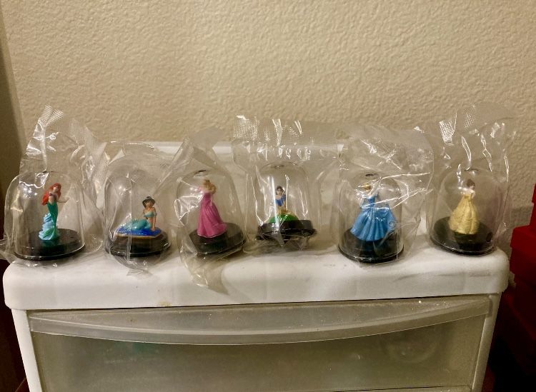 Disney TOMY YUJIN All The Princesses 1” Dome Mini Figure