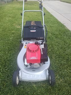Hr214 commercial lawnmower like new condition