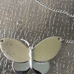 Vtg.Avon 2 Tone Butterfly Necklace 