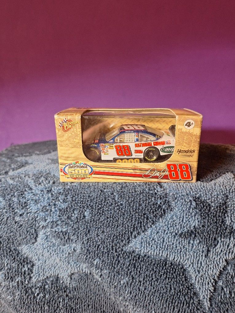 Daytona 500 88 Dale Earnhardt Jr National Gaurd Impala SS Die Cast Winner Circle