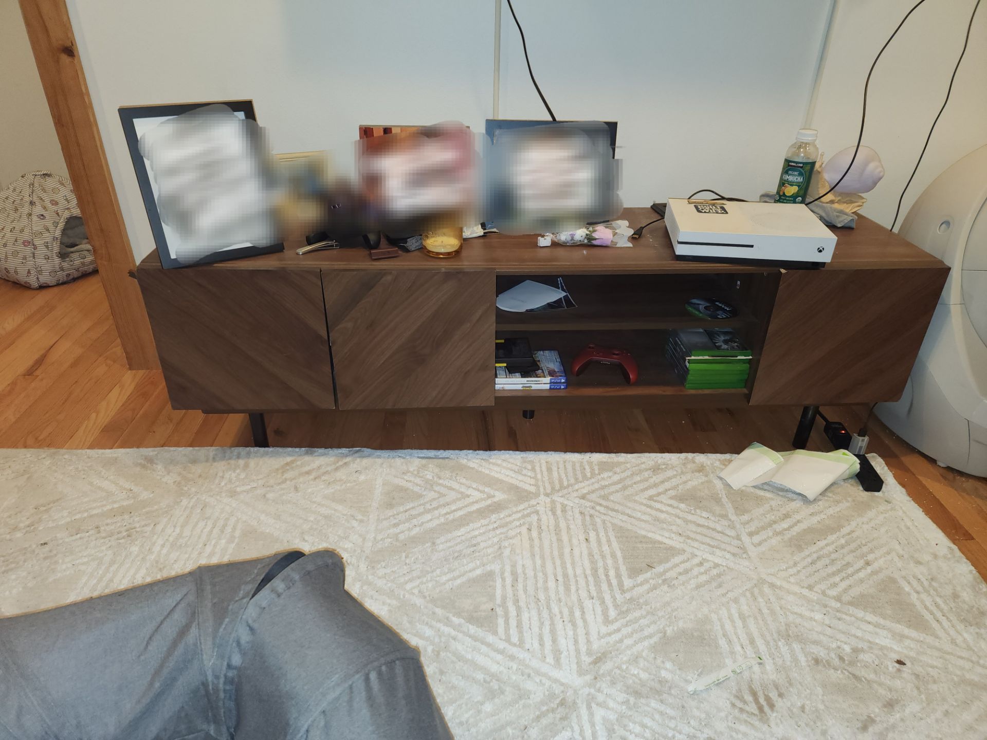 Entertainment center
