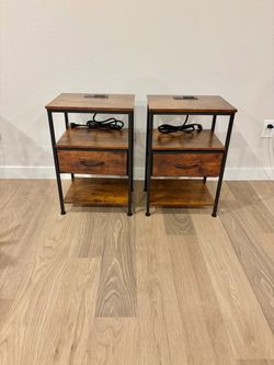 2 Nightstands
