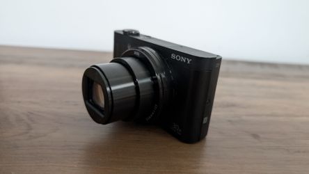 Sony point and shoot with 30x zoom WX500