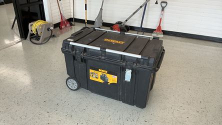 DEWALT DWST38000 Tough Chest Mobile Storage unit