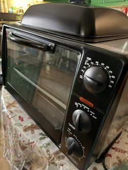 Chefs Mark Toaster Oven. Used A Handful Of Times. Works Great. Cooked Mostly Frozen Pizzas In It.